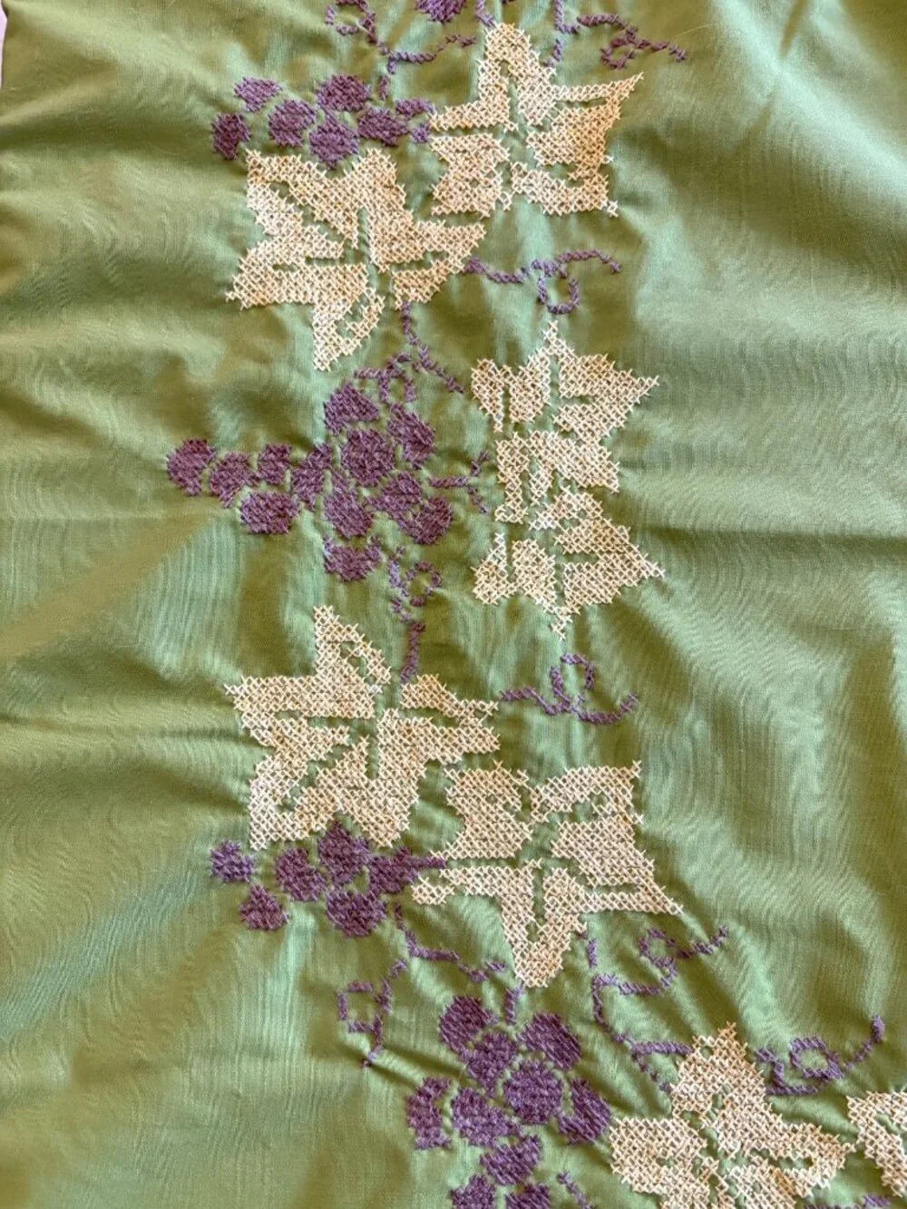 Vtg Hand Embroidered Avocado Green Tablecloth Oval 82 x 56 MCM Grapevine